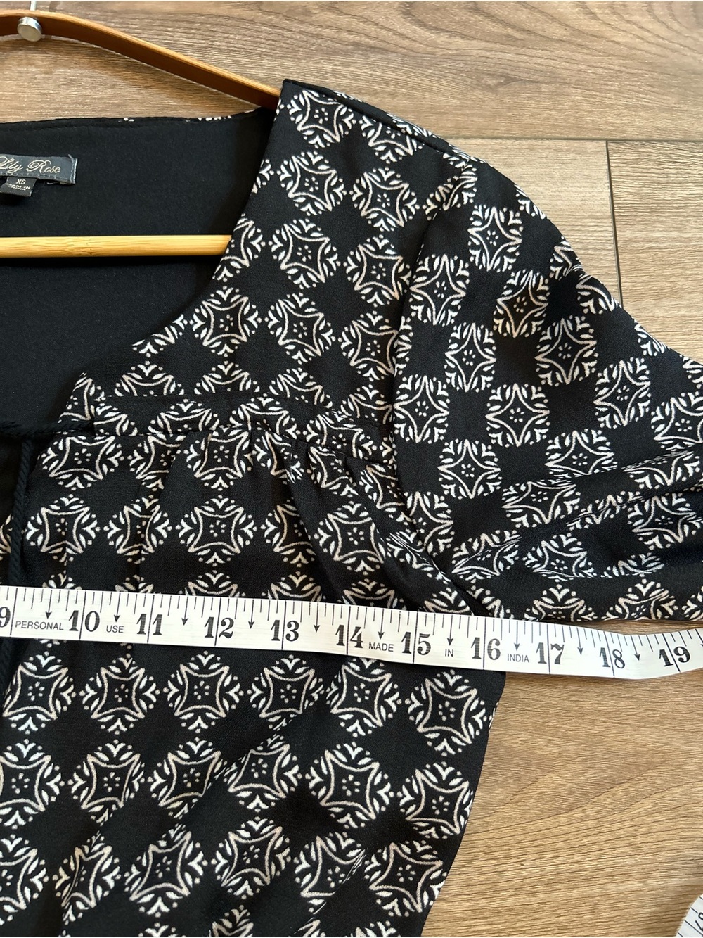 Lily Rose Boho Tassel Tie Geometric Print Shift Dress XS Black Taupe - Picture 3 of 7